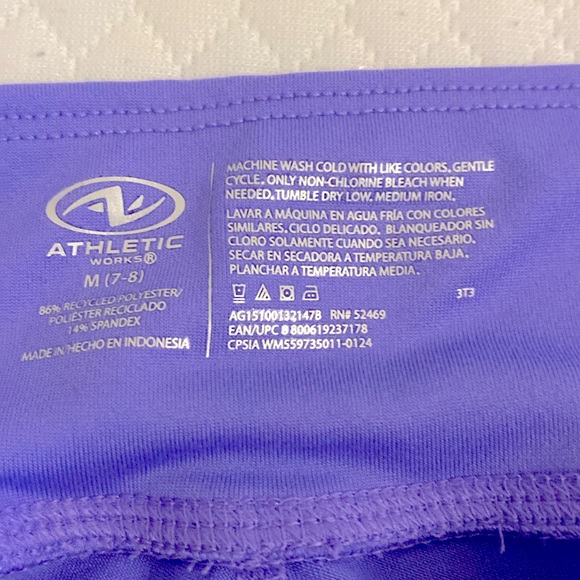 My daughter loves selling her stuff and I love too so she asked me so I did! - Picture 2 of 4